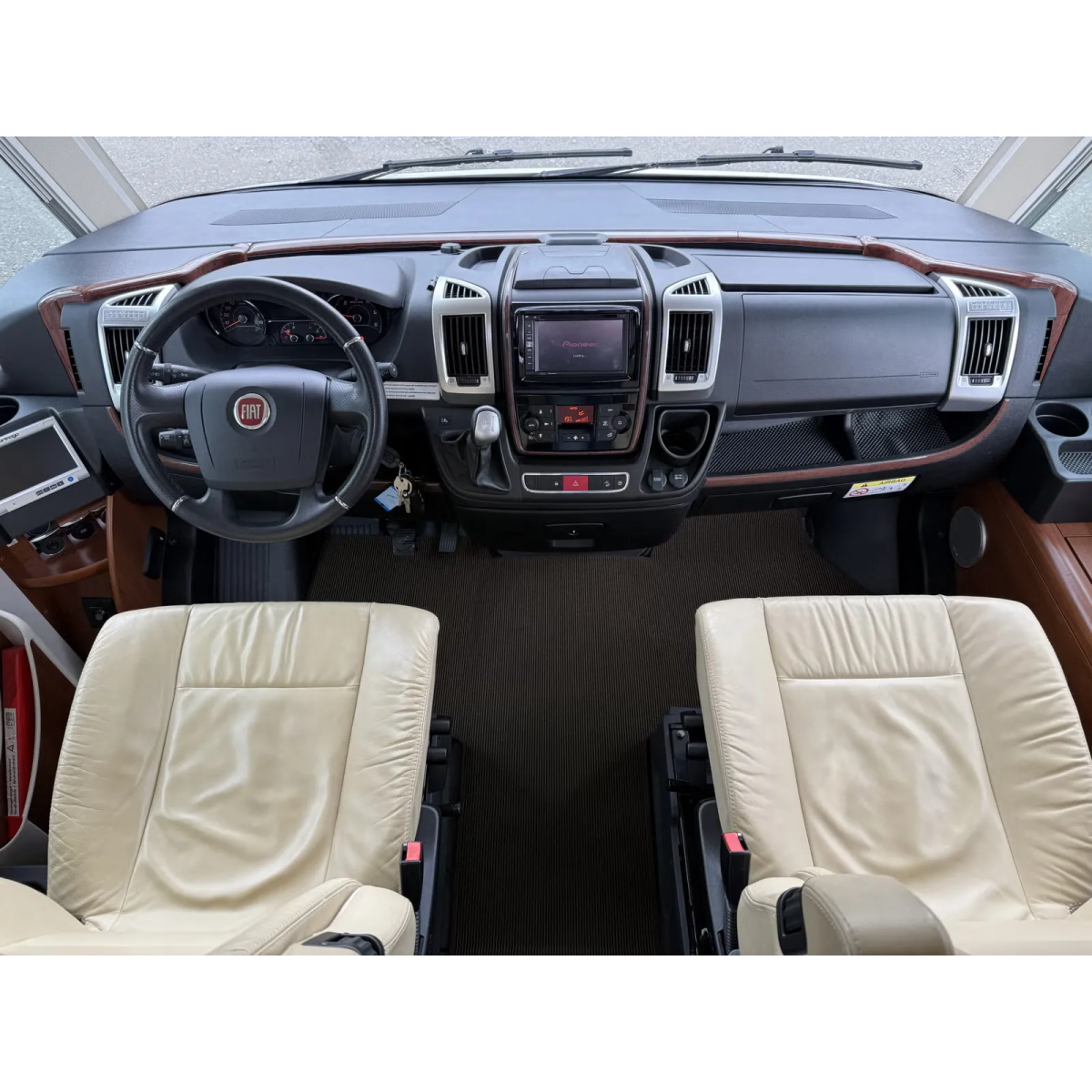 Carthago Chic E-Line I51QB Li