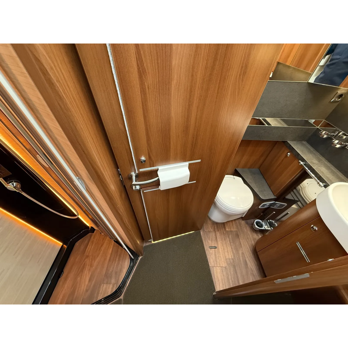 Carthago Chic E-Line I51QB Li