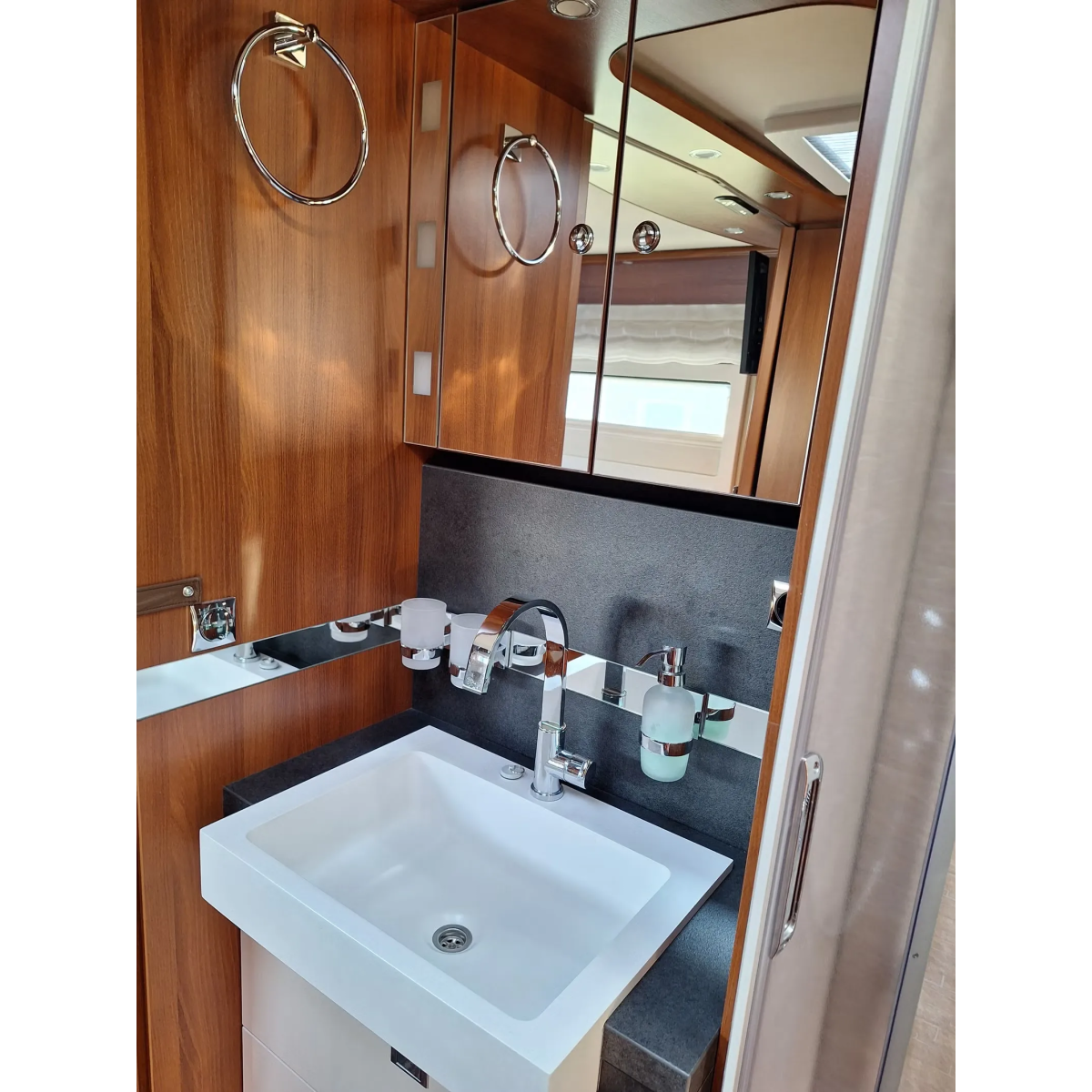 Carthago Chic E-line I 64XL