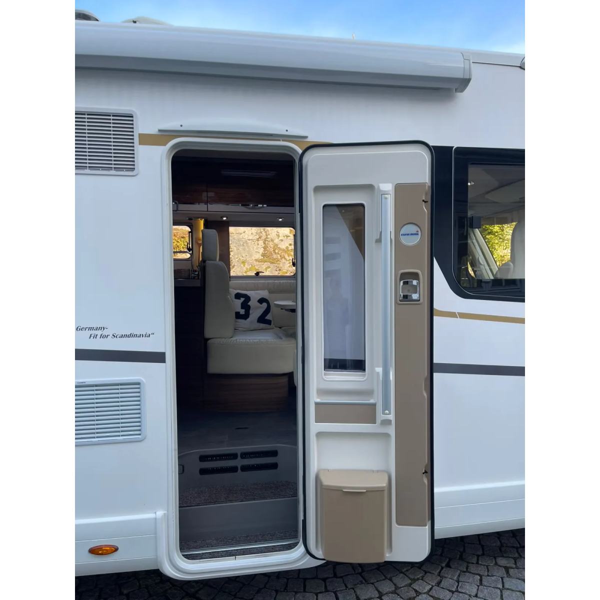 Eura Mobil Integra Line 695 QB