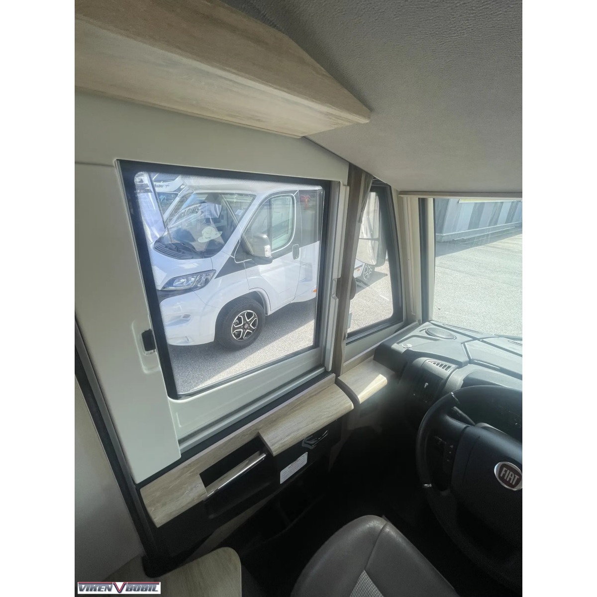 Eura Mobil I 695 EB