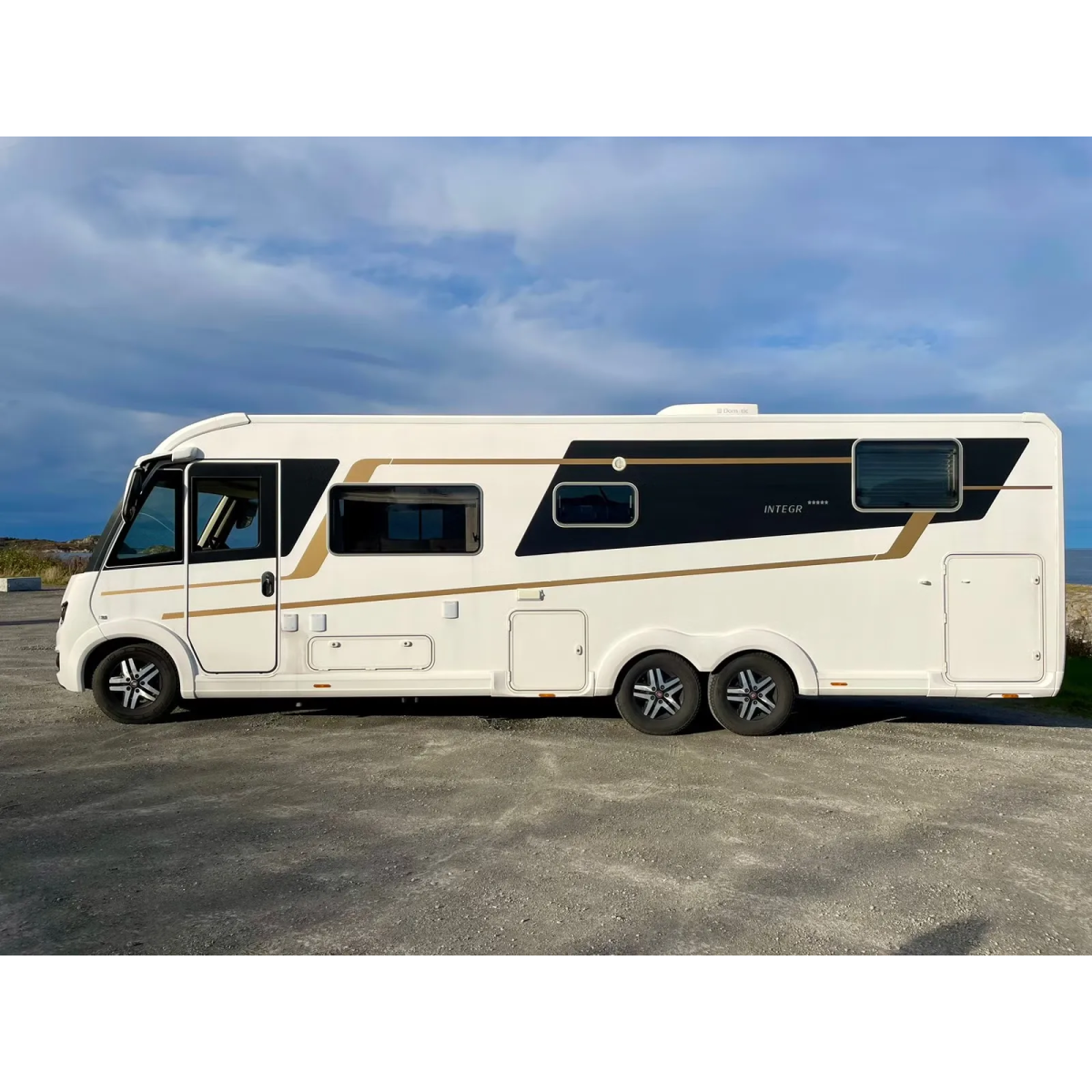Eura Mobil Integra 890 QB