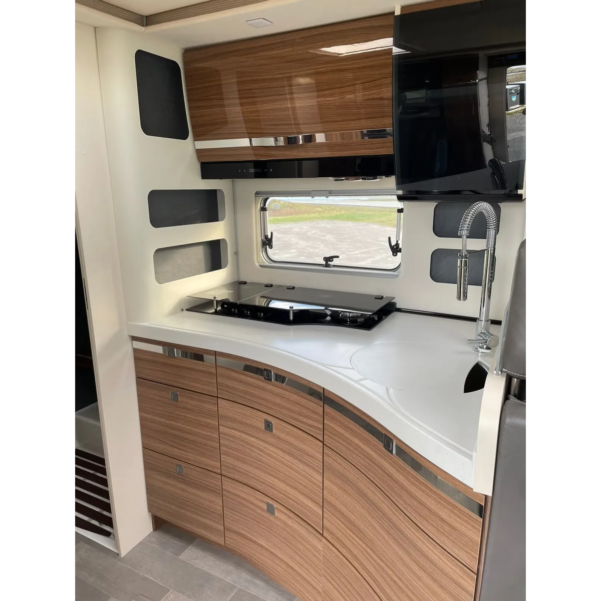 Eura Mobil Integra 890 QB