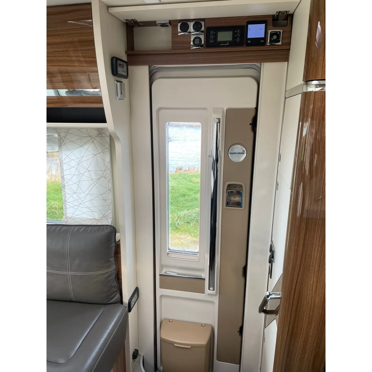 Eura Mobil Integra 890 QB