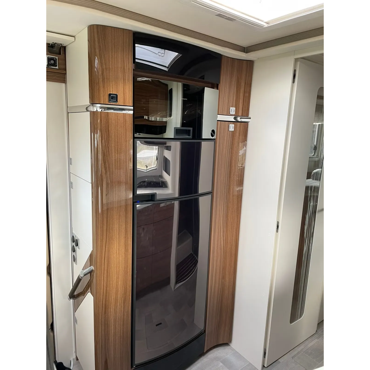 Eura Mobil Integra 890 QB