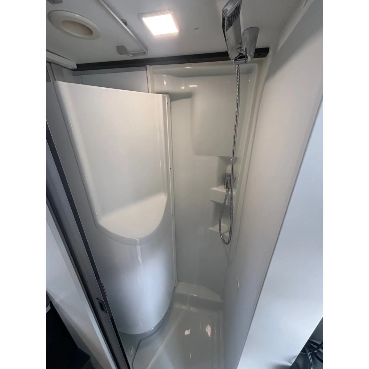 Adria Twin Supreme 600 SPB/9