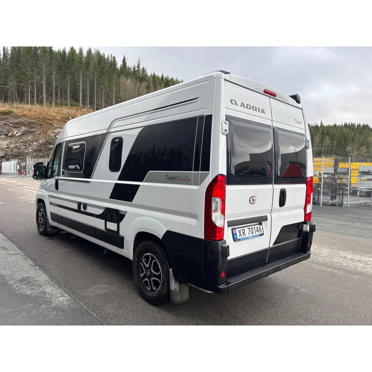 Adria Twin Supreme 600 SPB/9