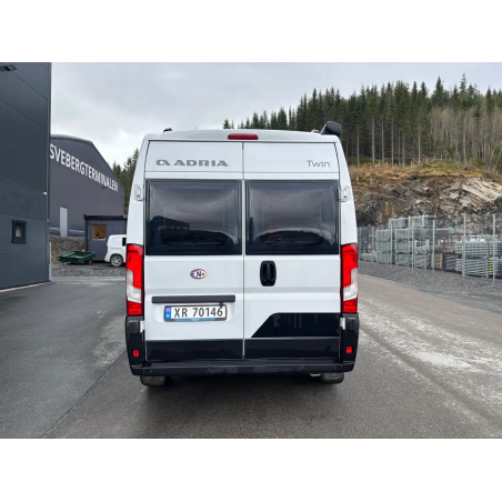 Adria Twin Supreme 600 SPB/9