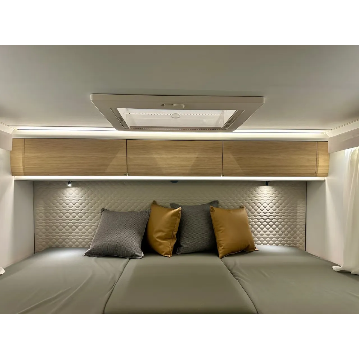 Adria Coral Plus 670 SL