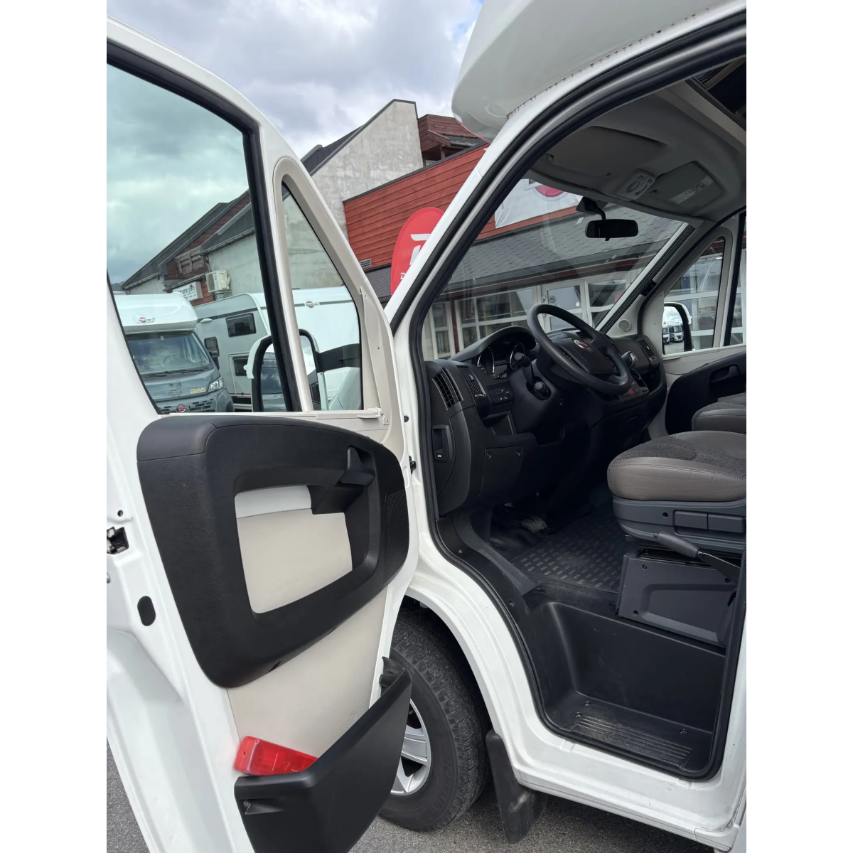 Adria Coral 670 SLT