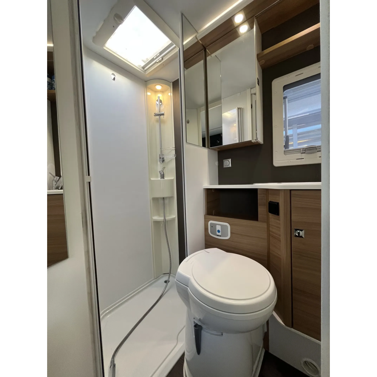 Adria CORAL XL A 670 DK