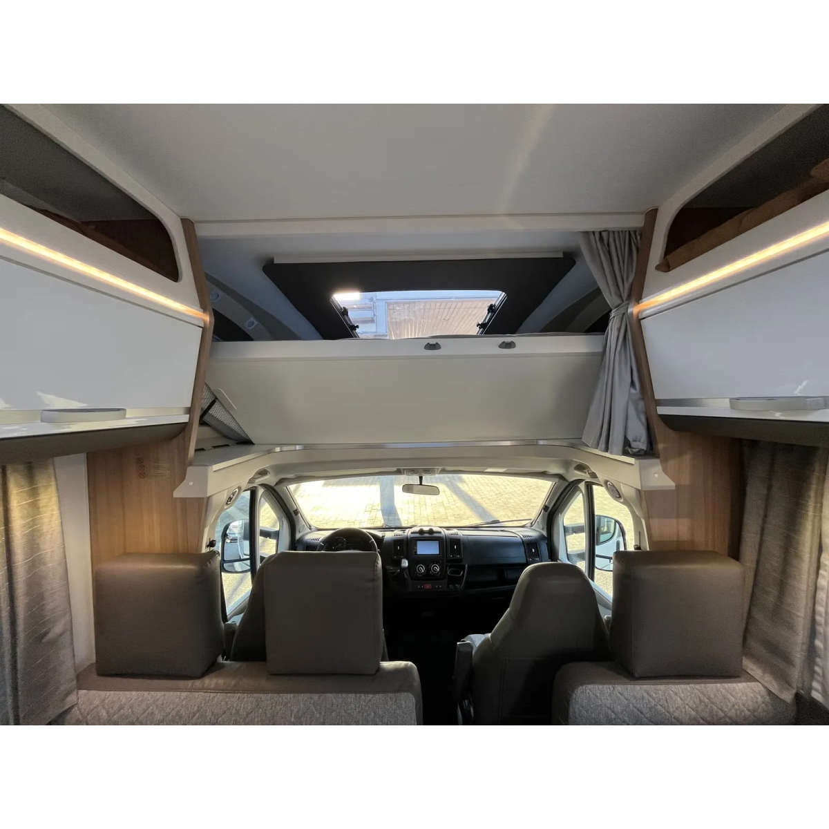 Adria CORAL XL A 670 DK